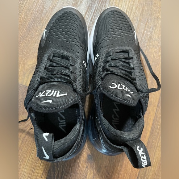 Nike Women's Air Max 270 Shoes, size 8 - Picture 4 of 9